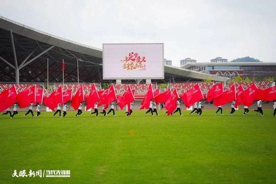 阿图尔今年夏天从尤文租借加盟佛罗伦萨，租借期限为一个赛季，根据媒体的报道，佛罗伦萨希望买断阿图尔，租借协议中的买断费为2000万欧元。